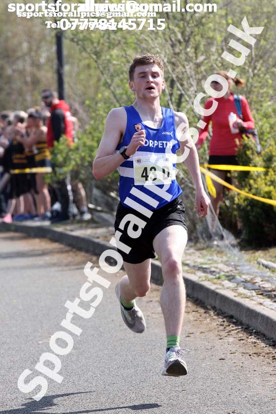 Senior mens 2019 Elswick Harirers Good Friday Road Relay, Newburn, Newcastle. Photo:  David T. Hewitson/Sports for All Pics